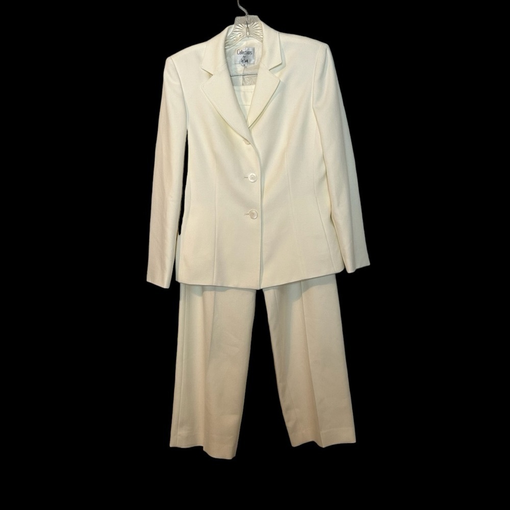 Collection for Le Suit Cream Two Piece Fully Lined Classic Pant Suit Sz. 8P